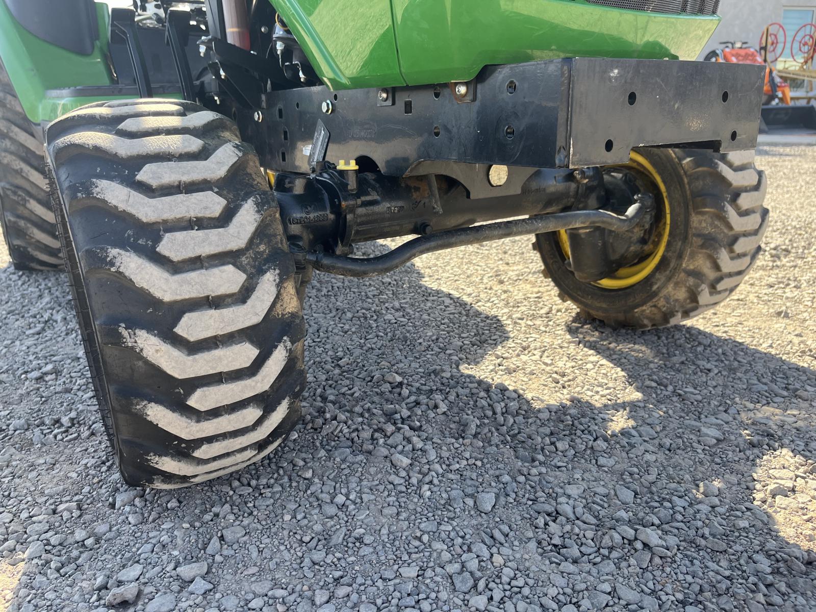 ./imagenes/INVOICE/2019/17516/TRACTOR JOHN DEERE 1025R (8).JPG